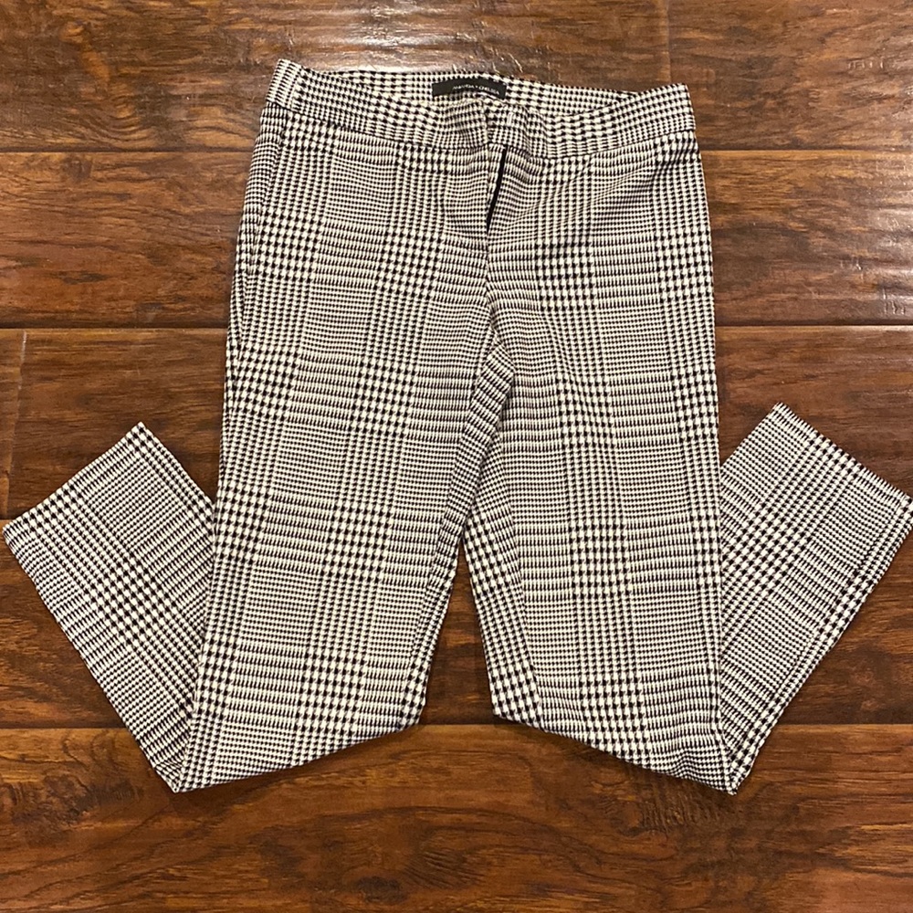 brand Amanda + Chelsea
color white von black design small squares